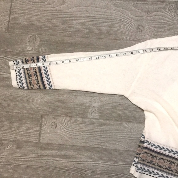 VINTAGE Lightweight White Floral Detail Sweater - Picture 8 of 8